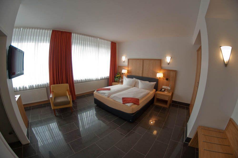 Hotel Conti Am Hauptbahnhof Munster  Exteriör bild